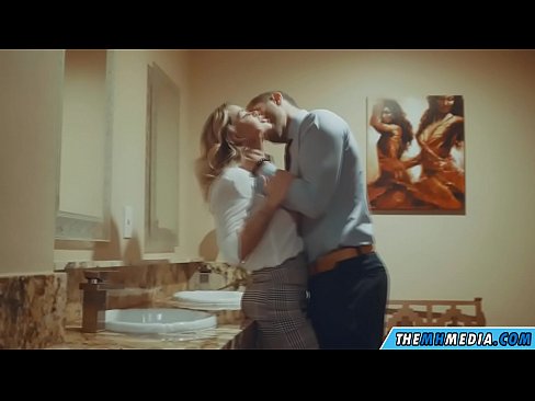 ❤️ когда грудастая блондинка соблазняет тебя в общественном туалете Просто порно на сайте high-pass.ru ❌